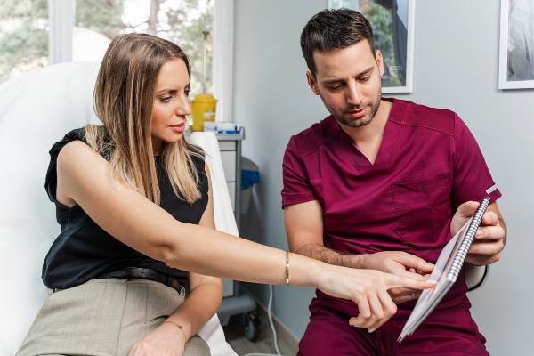 Patient in a sinus lift consultation with oral surgeon